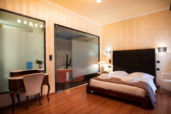 Anastazia room 5