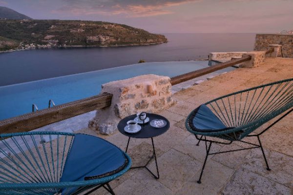 Πέτρα και Φως ξενοδοχείο Λιμένι 3